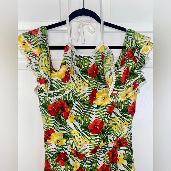 XOXO NEW GREEN YELLOW COLD-SHOULDER HALTER LACE-DOT JUMPSUIT - Picture 7 of 7